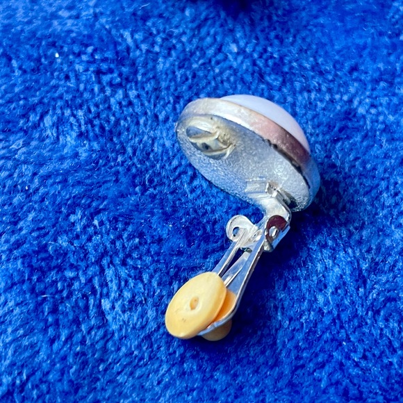 Vintage white button dome clip on earrings .5” diameter silver tone with white - Picture 3 of 4